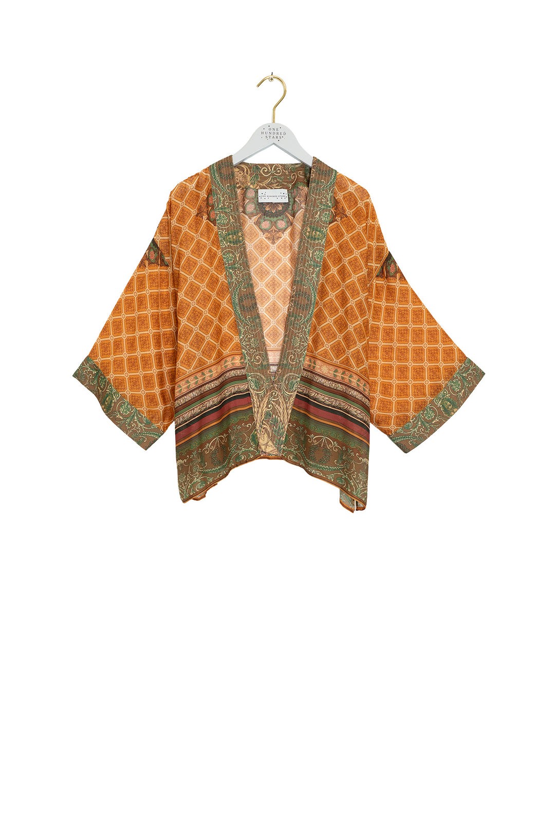 Kimono en or avec amulette