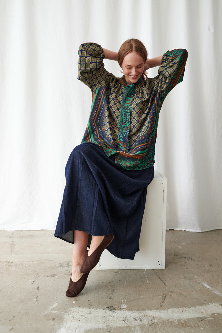 One Hundred Stars Amulet Emerald Pussybow Blouse