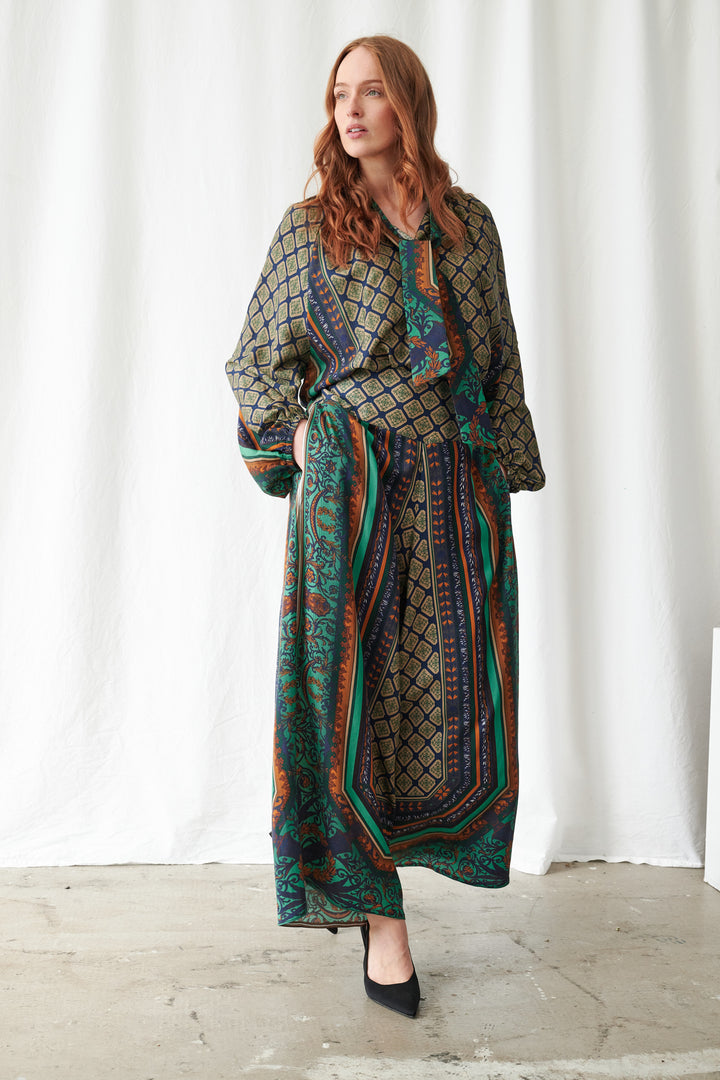 One Hundred Stars Amulet Emerald Pussybow Blouse
