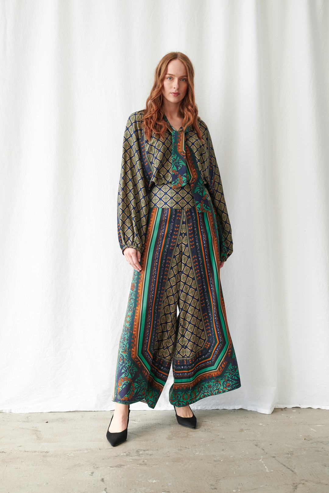 One Hundred Stars Amulet Emerald Pussybow Blouse