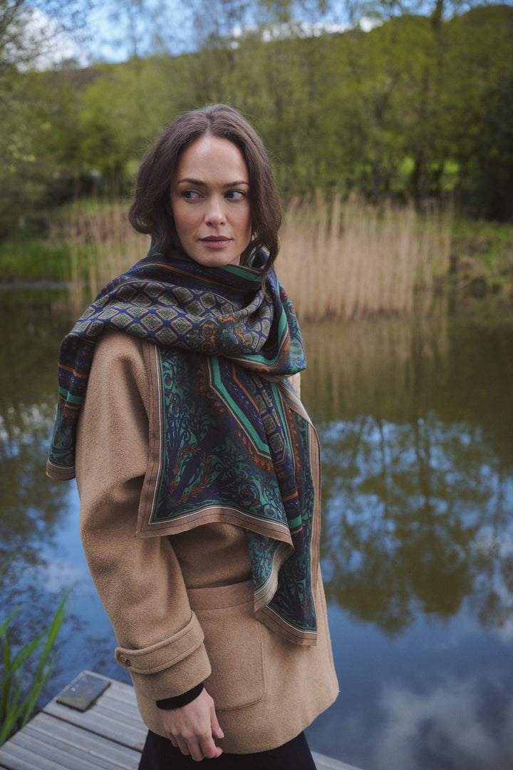 One Hundred Stars Amulet Emerald Wool Scarf
