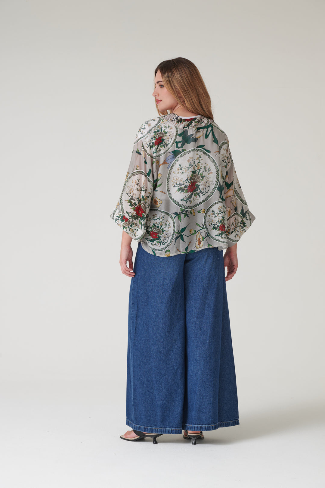 Magnolia Plates Putty Kimono