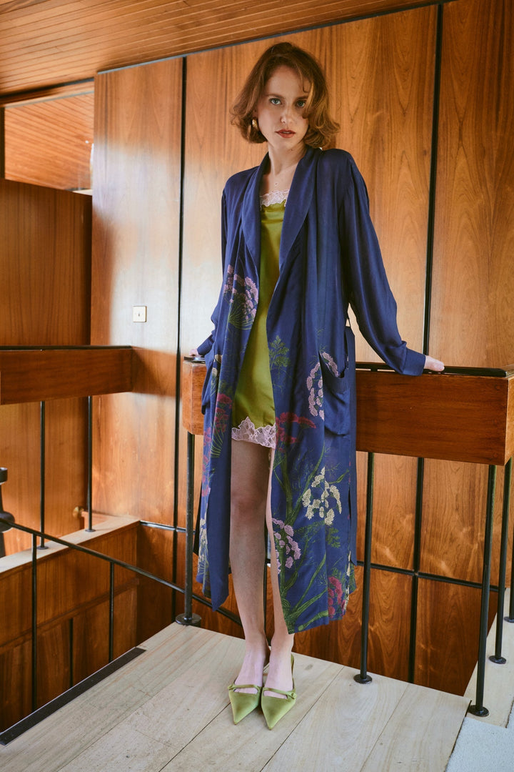 Vestido azul marino con semillas de perejil