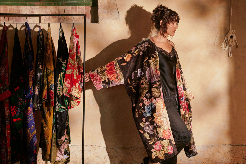Grand kimono en velours noir Primula
