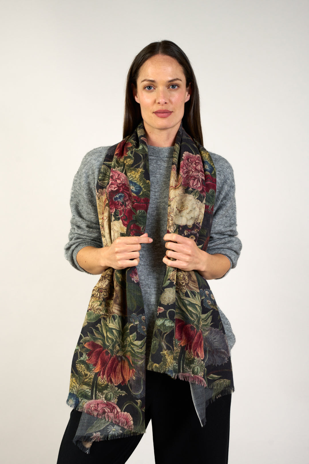 Primula Black Wool Scarf