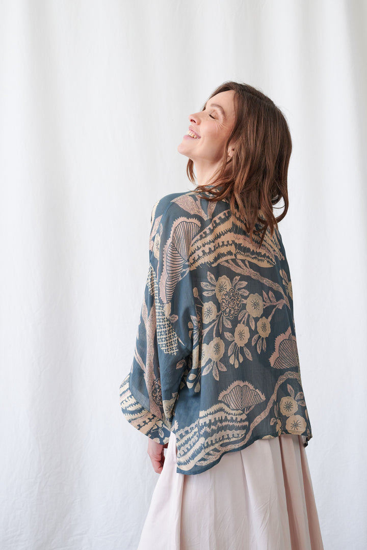 One Hundred Stars Rosa Blue Kimono