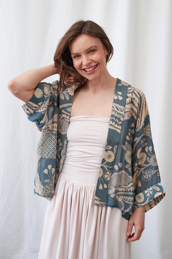 One Hundred Stars Rosa Blue Kimono