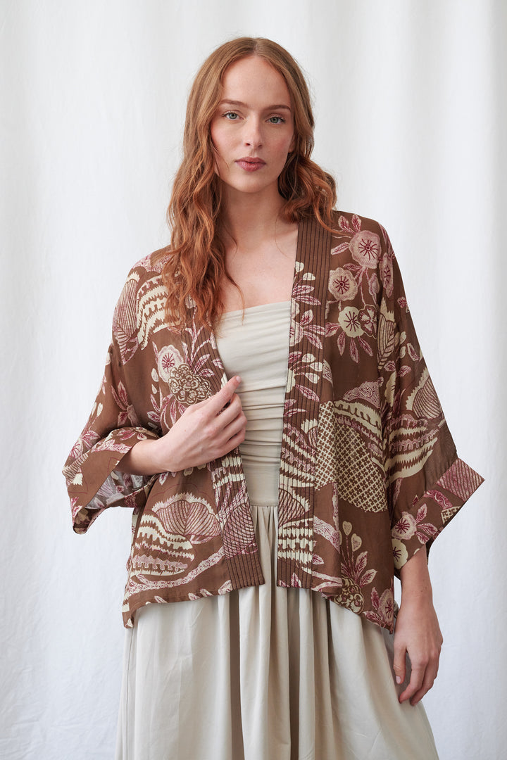 One Hundred Stars Rosa Brown Kimono