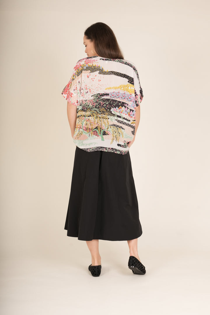 Blusa de té blanca de primavera